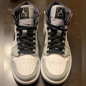 Jordan 1 mid light grey